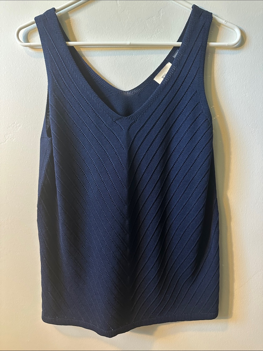 ELIE TAHARI Navy Diagonal Texture Knit V-Neck Tank